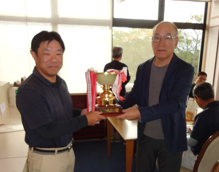 2025福島信陵会ゴルフコンペ優勝者.JPG