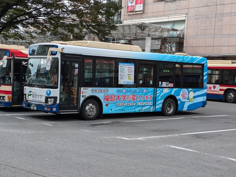 福島大学ラッピングバス.jpg