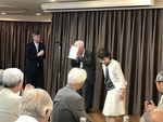 後藤さんから花の贈呈_thumb.jpg